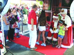 Santa Claus arrives for holidays at The Palms