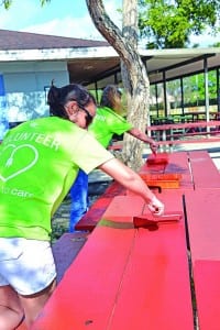 FPL volunteers ‘pitch in’ to dress up Kendall club