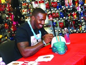 Sports Authority celebrates grand opening with sports stars visits