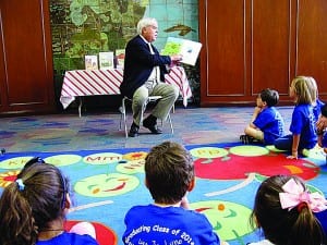 Mayor reads to students for National Library Week