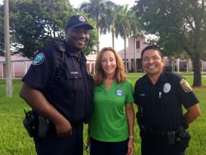 Visita de Susie V. Castillo/ School Board Member Distrito 5 a John I. Smith el 1er Dia de Clases