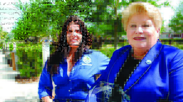 Mayor receives award for villae’s parks programs Mayor receives award for villae’s parks programs