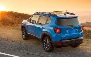 2015-jeep-renegade-BLUE-REAR