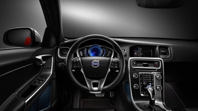 2015-volvo-s-60-interior-dash-view