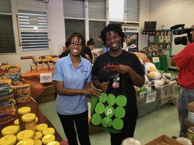 Biscayne Bay Kiwanis distributes Thanksgiving meals to families