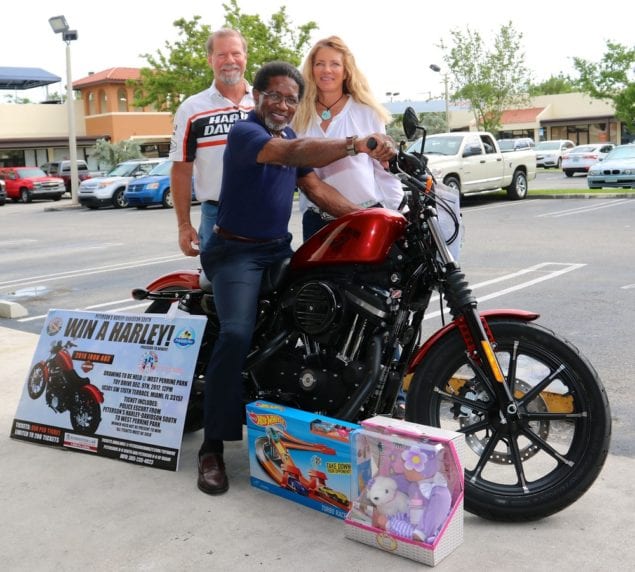 Dolphins great 'Mercury' Morris checks out Harley-Davidson ride