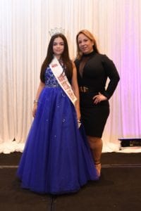 Georgina Paez fashions her well earned crown on Dama Show runway with her mom, Barbara Munoz.