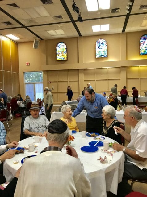 Congregation Dor Chadash holds monthly senior Shabbat dinners