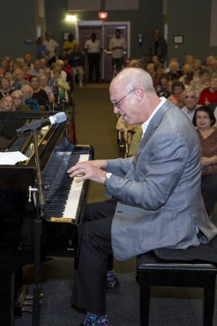 East Ridge residents enjoy concert by pianist Shelly Berg