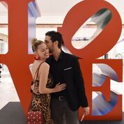 Iconic Robert Indiana love sculpture debuts at Aventura Mall