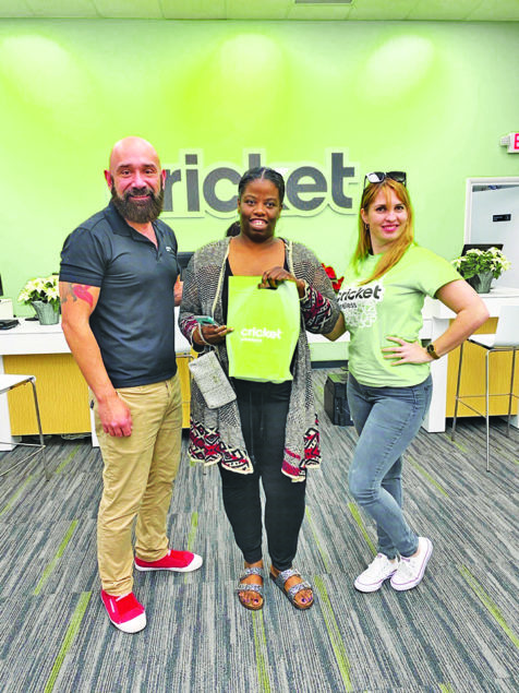 Cricket Wireless brightens holidays for a dozen Miami families in need