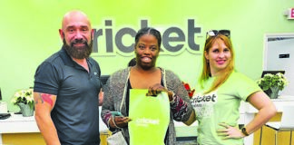 Cricket Wireless brightens holidays for a dozen Miami families in need Cricket Wireless brightens holidays for a dozen Miami families in need