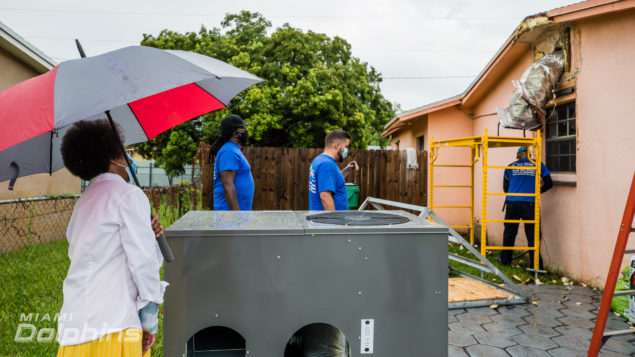 Couple surprised with new A/C unit donated by Dolphins, Air Pros USA