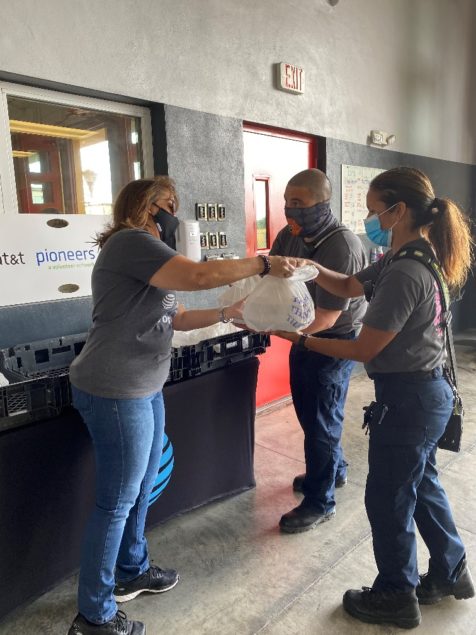 AT&T Pioneers Council thanks first responders with free meal