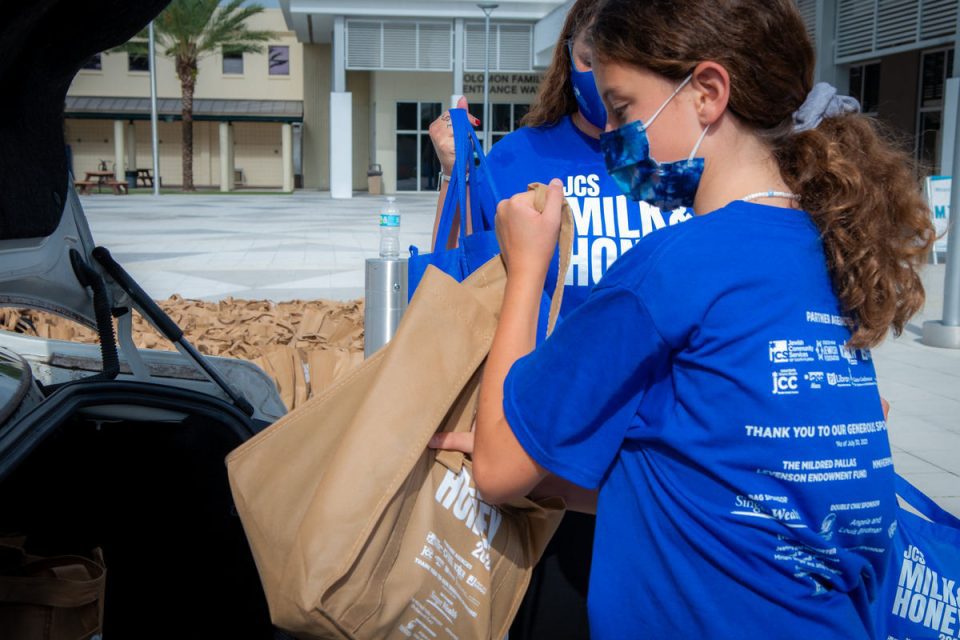 Jewish Community Services of So. Florida delivers food for annual Milk & Honey campaign