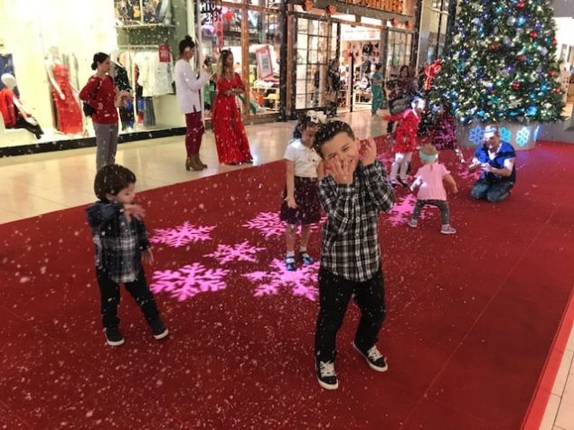 Festive holiday hours and activities at Dadeland Mall