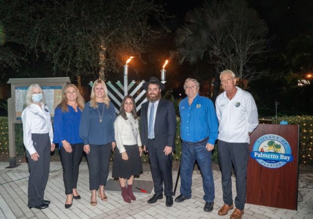 Palmetto Bay welcomes Hanukkah with menorah-lighting ceremony