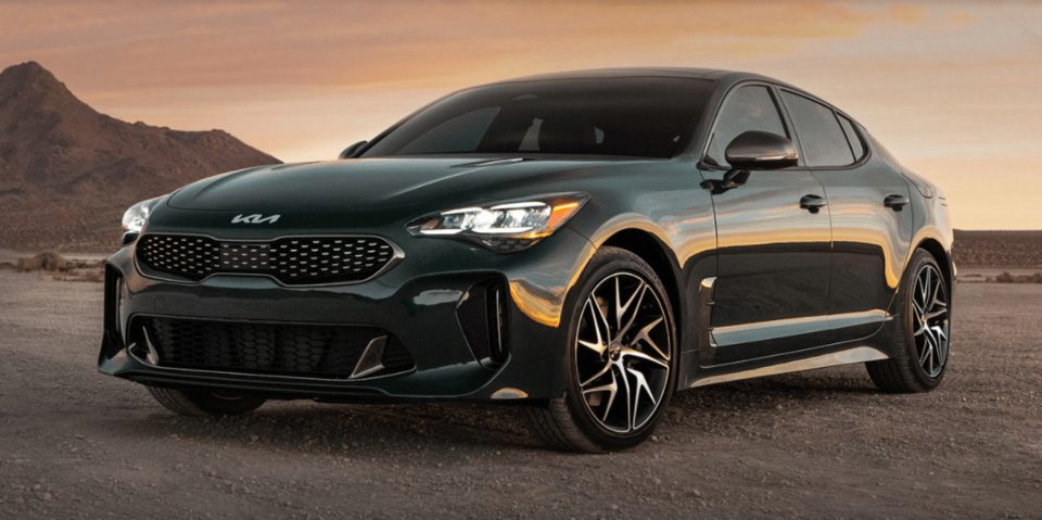 The 2022 Kia Stinger GT-Line Packs A Big Punch | Automotive Car Reviews#