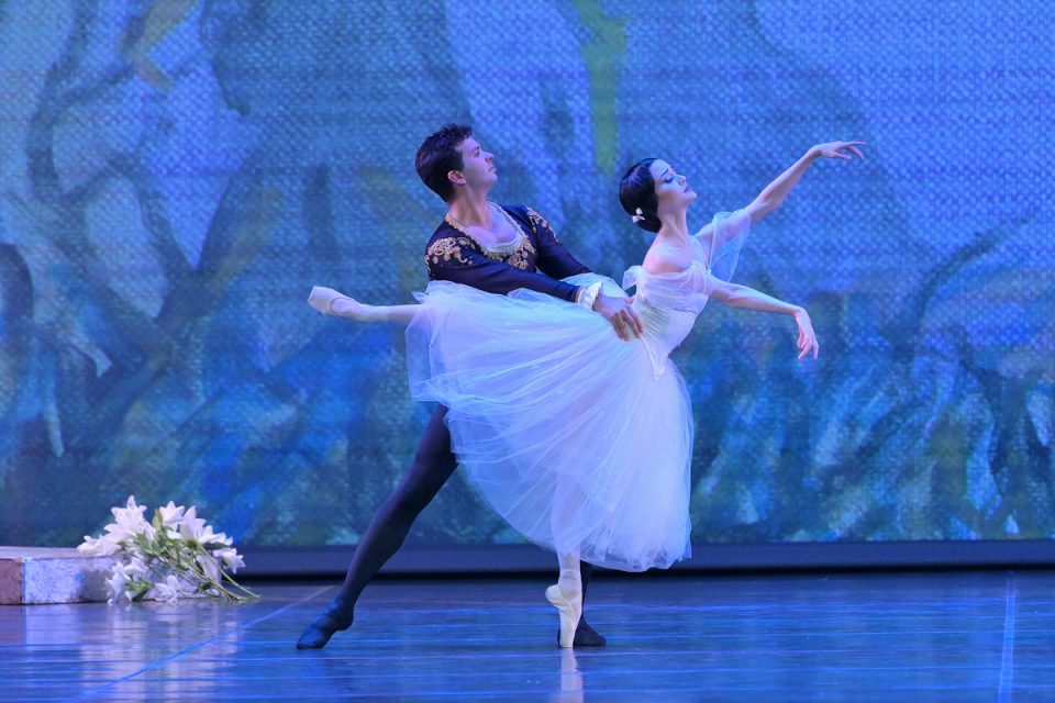 The Cuban Classical Ballet of Miami to present 'An Evening in White'