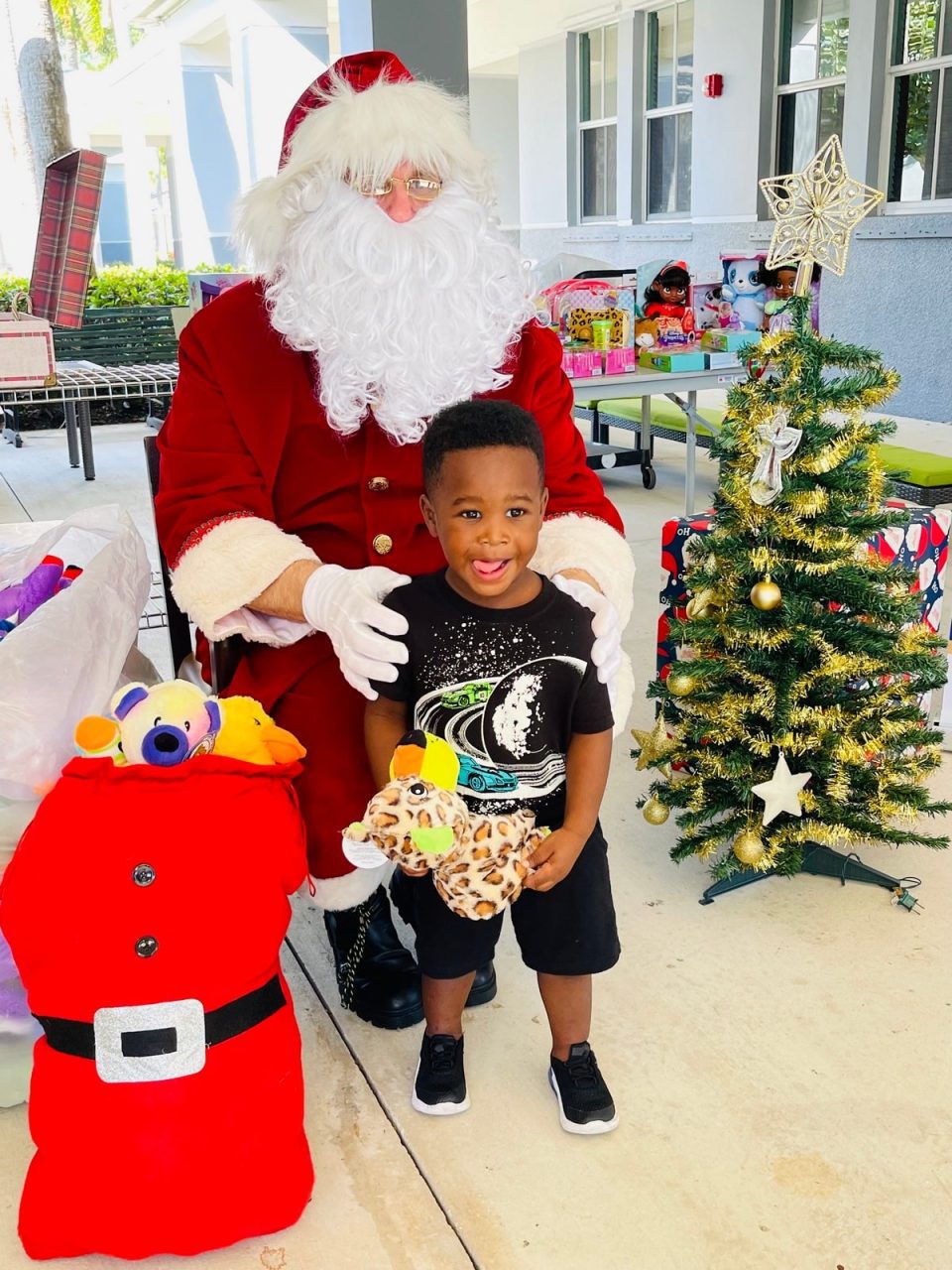 South Dade children receive toys from Santa, Homestead Kiwanis