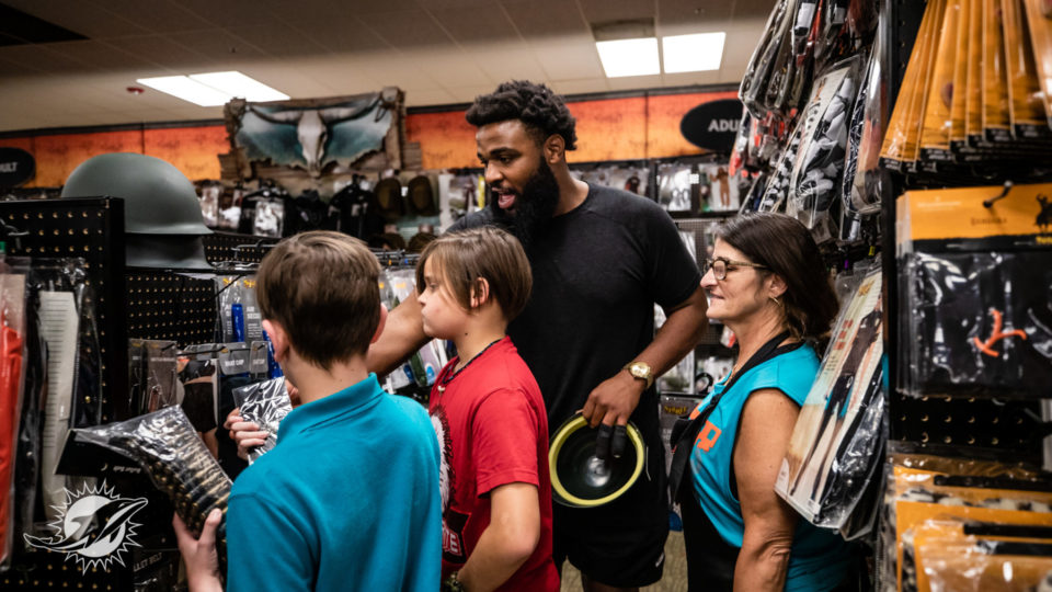 Miami Dolphins DT Christian Wilkins and Dolphins Challenge Cancer Hosts  Halloween Shopping Event for 35 Kids at Spirit Halloween