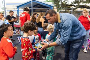 A-Rod helps brighten holidays for youngsters in Miami-Dade