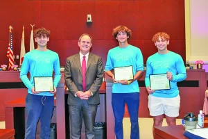 Homestead Mayor Losner recognizes volunteers from the Turtle Team