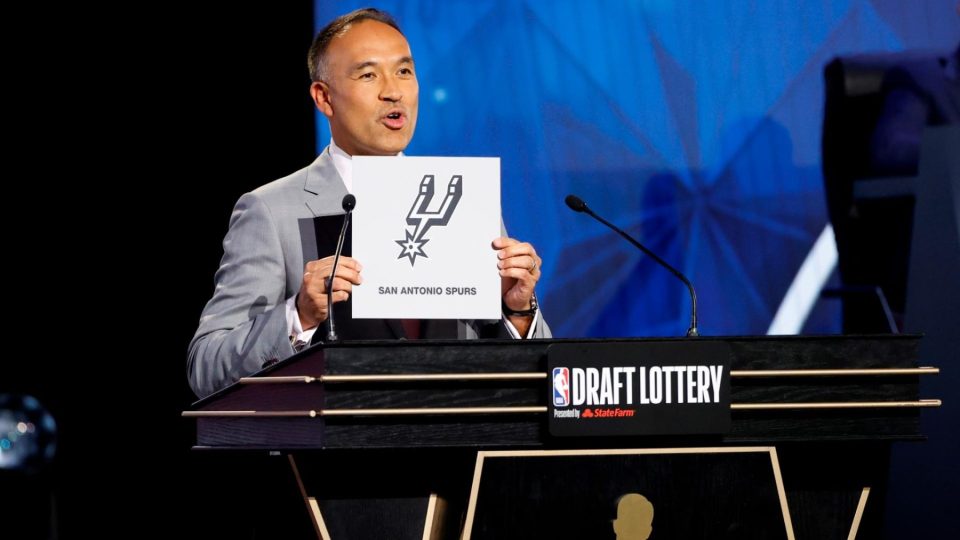 San Antonio Spurs win NBA Draft lottery and are expected to pick 7