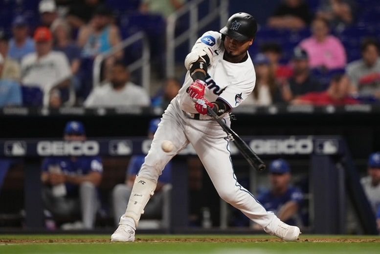 Marlins: Luis Arraez becomes first player in Miami history to hit for the  cycle