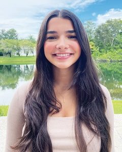 Positive people in Pinecrest : Isabella Diez