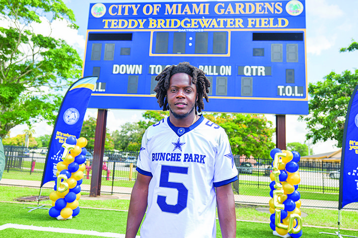 City of Miami Gardens Dedicates Football Field in Honor of NFL Quarterback Teddy  Bridgewater