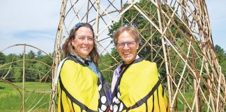 Magnificent 30-foot-tall bird sculptures at Pinecrest Gardens Magnificent 30-foot-tall bird sculptures at Pinecrest Gardens