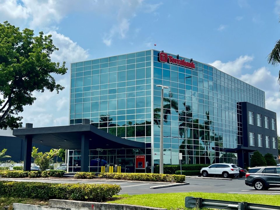 Terrabank Opens First Banking Center in Doral