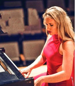 Pianist Lindsay Garritson to perform  in a Piano Lovers concert on Aug. 27