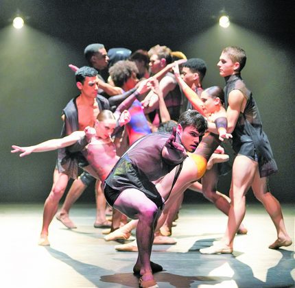 Moss Welcomes Complexions Contemporary Ballet