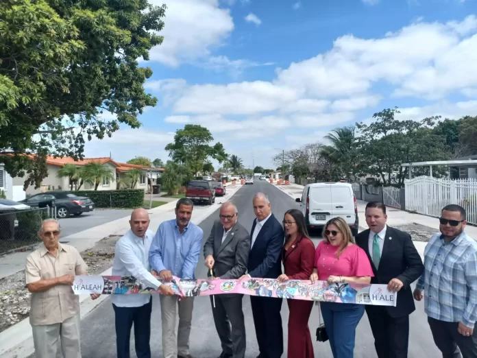 ribbon_cutting_wlrn
