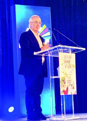 Book &lsquo;Em Mitchell