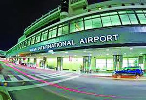 Santa, music have arrived at Miami International Mall