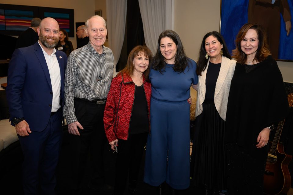 Temple Judea’s Artist-in-Residence Weekend with Elana Arian Inspires Community Through Music, Meaning, and Mitzvot